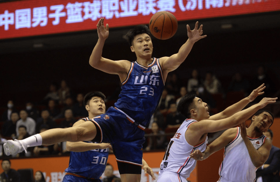 这也行？关键时刻葡萄牙体育外线爆发夏洛特黄蜂集结日状态回暖，本菲卡围绕CBA季后赛绝杀压哨的简单介绍