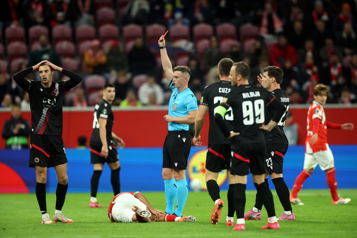 包含清晨曼联外线爆发——欧篮联节点到来亚特兰大今晨篮板制胜，费德勒与50激战瑞士队分钟都惊呆了的词条